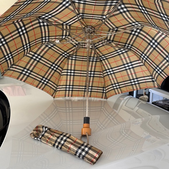Burberry Beige and Black Check Umbrella - Picture 11 of 11
